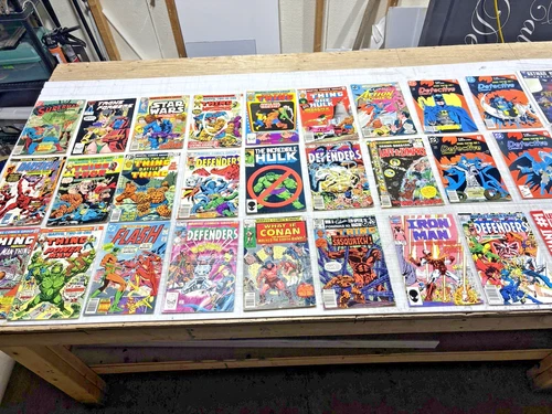 Lots of 30 Comics Books vintage DC-MARVEL- BATMAN- THING-TRANSFORMERS-HULK-ETC..