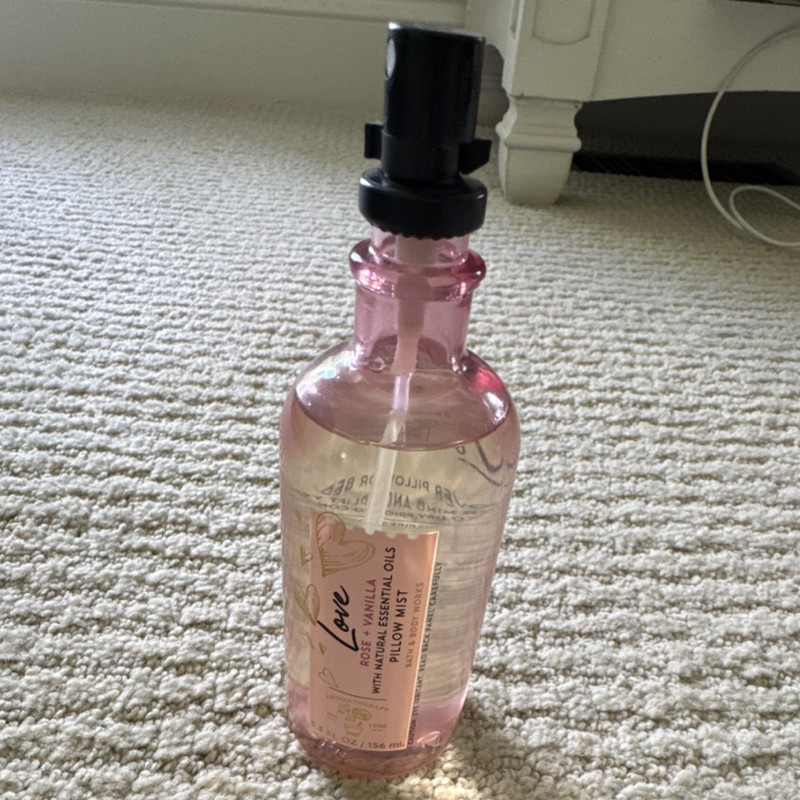 Bath & Body Works Aromatherapy Love Rose + Vanilla Pillow Mist 5.3 fl oz