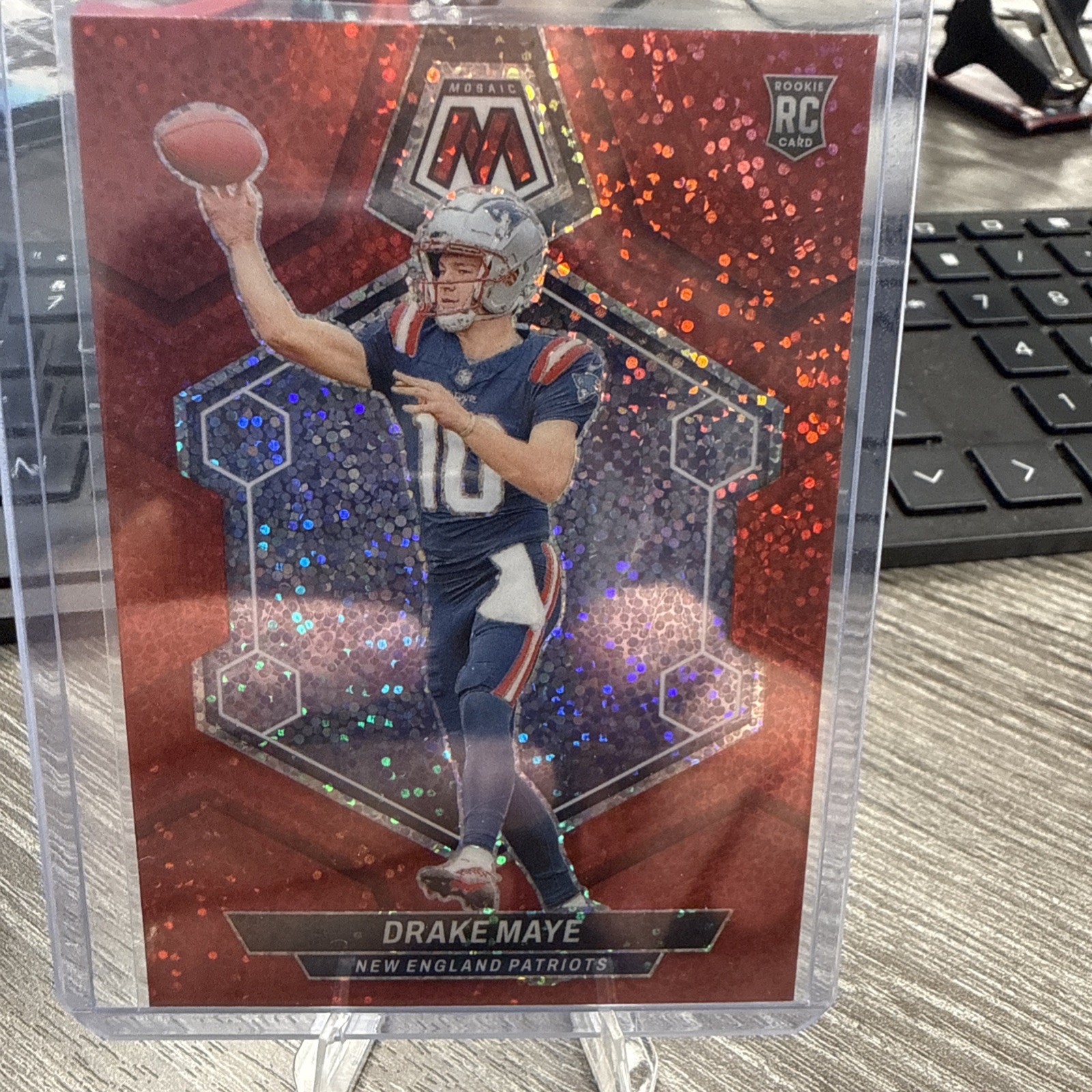 2024 Panini Mosaic - Rookies Drake Maye #303 Red Sparkle Prizm (RC)