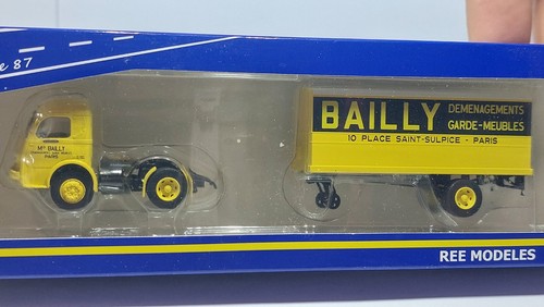 REE CB-017 Panhard Movic Koffer Bailly Déménagements 1/87 (25/24)
