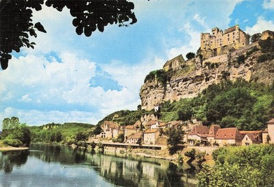 24 LES EYZIES DE TAYAC SIREUIL LE CHATEAU ET LE VILLAGE AUX BORDS DE L