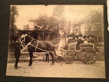 Antq. Foto montada damas jóvenes en carruaje 1900 Lincoln NE Luse Barrick Erford