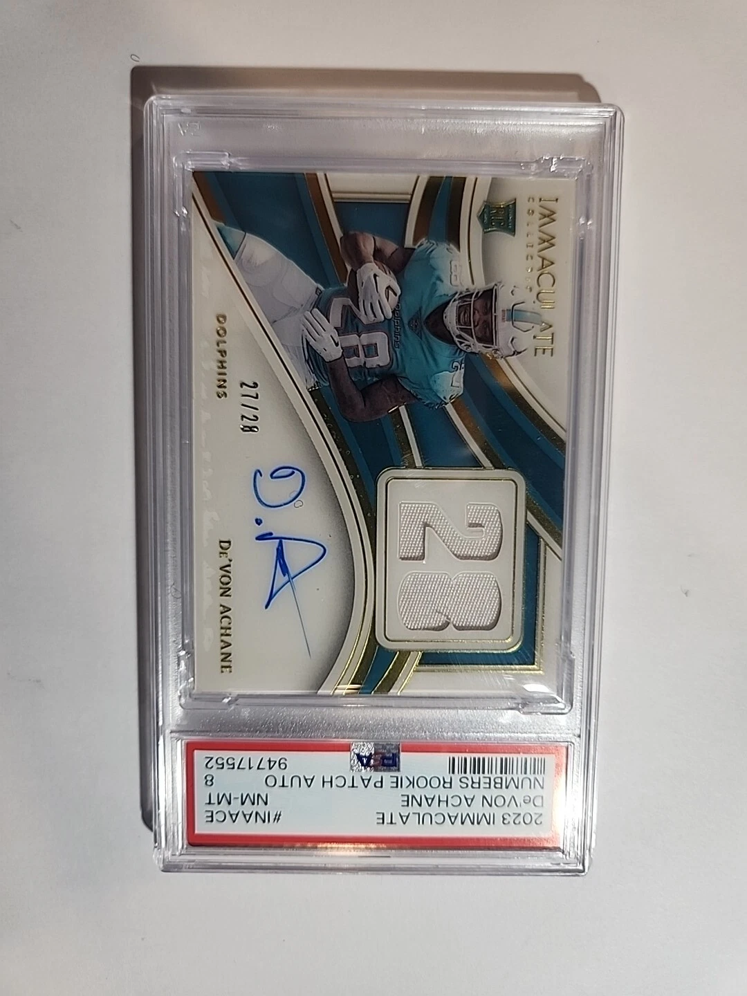 De'Von Achane Panini Immaculate Collection Immaculate Numbers Rookie Patch Autographs #INAACE Base
