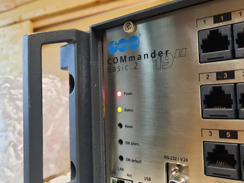 Guter Auerswald COMmander Basic 2 19" TK Anlage, 230V + Griff  - Bild 4 von 4