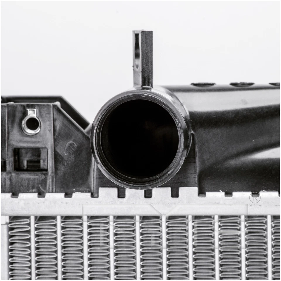 Radiador TYC para 1999-2004 Chevrolet Tracker 2506 - Imagem 3 de 4