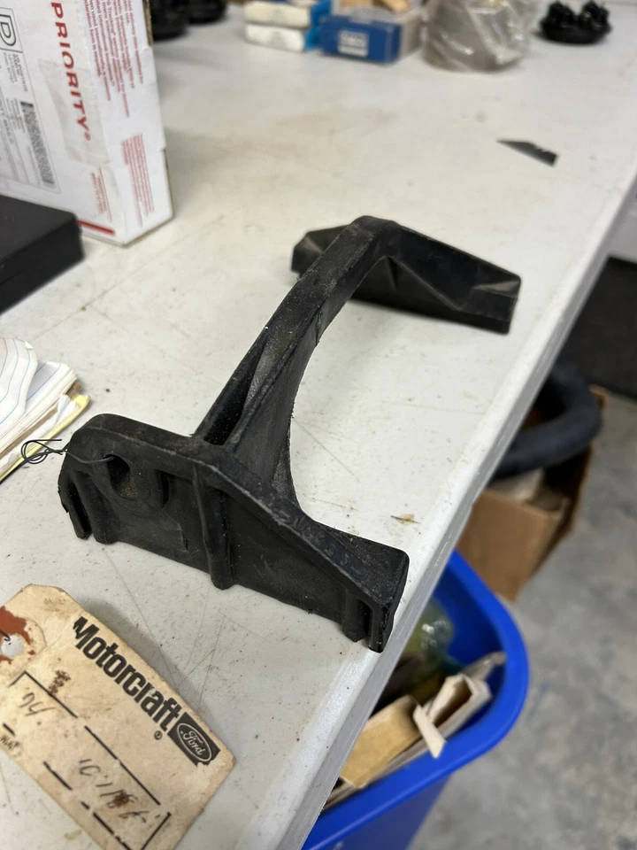 1974-77 NOS Ford Pinto Courier B1600 Mercury Bobcat BATTERY HOLD DOWN TOP CLAMP - Image 2 of 4