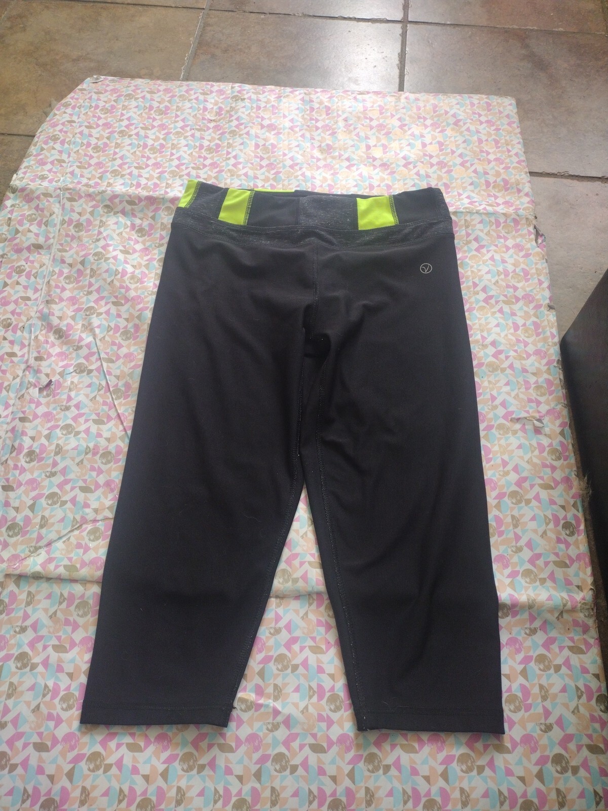 Women's Cute Leggings Cropped Active Wear Vogo Brand Size Small.