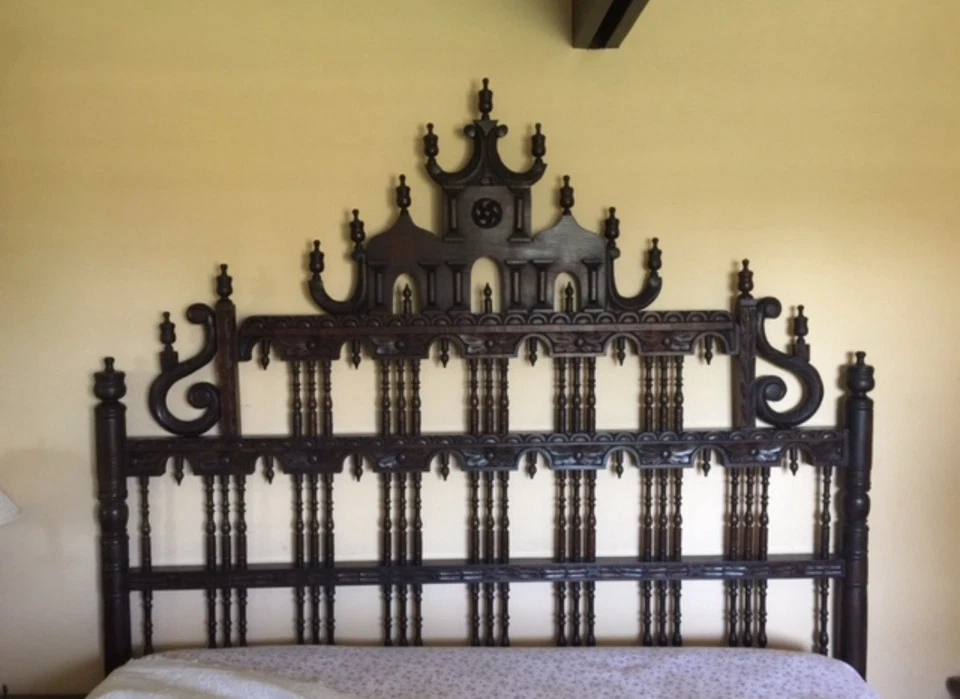 Antiguo Cabecero King Tallado a Mano - Estilo Renacimiento Español - Corona Extraíble Foto 2 de 4