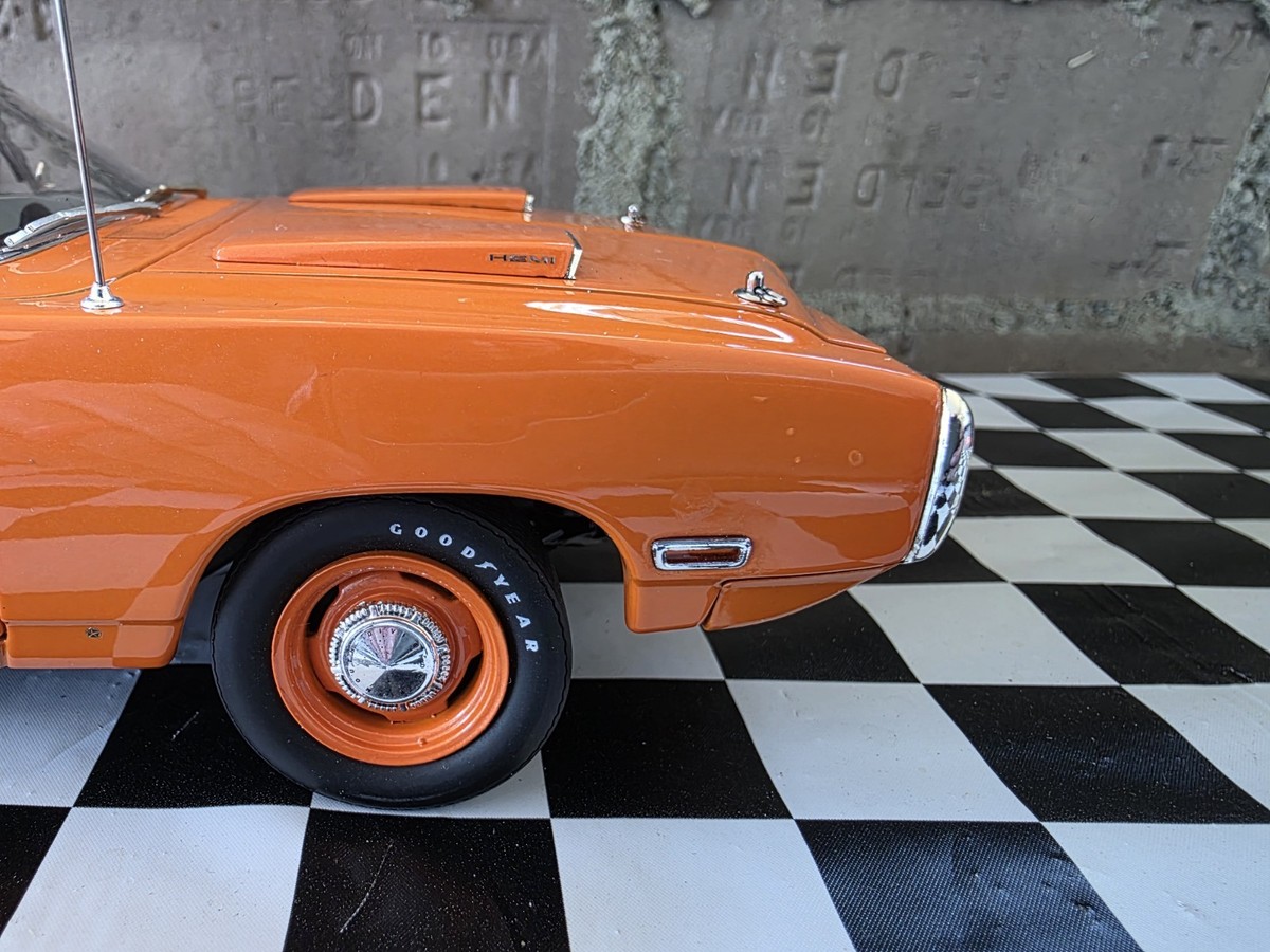 GMP 1970 Dodge Super Bee Go Mango 1:18 Diecast Model Car Rare Wht