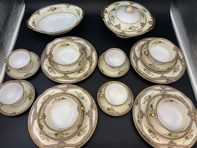Meito China OLGA Hand Painted Japan Service 4 Dinnerware 31 Pc Floral Gold Vtg