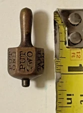 ANTIQUE BRASS PUT & TAKE GAMBLING 6 SIDED DREIDEL SPINNING TOP TEETOTUM 1 1/4 IN