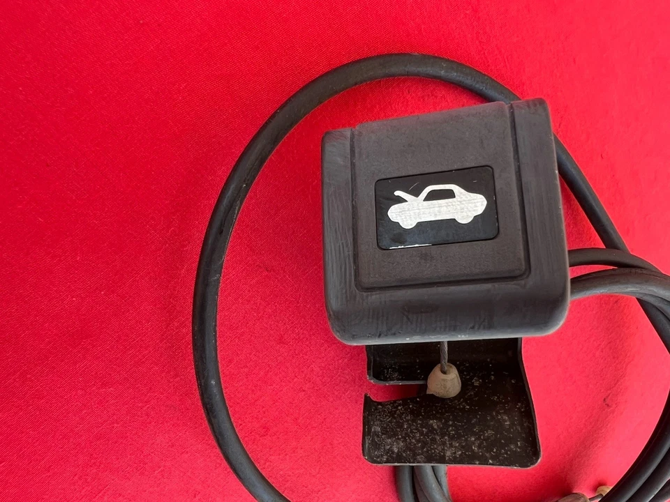 Cable de liberación de capó con mango para 85 Toyota Cressida Foto 2 de 2