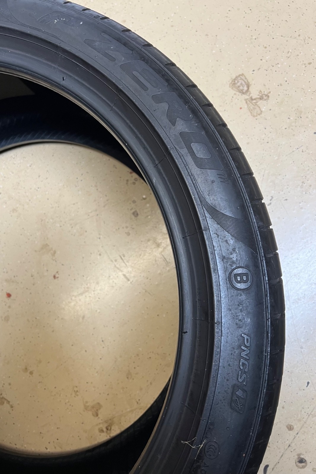 1 - NO REPAIRS 305/35ZR21 XL (109Y) Pirelli P Zero PZ4 PNCS (B) Bentley - 1142