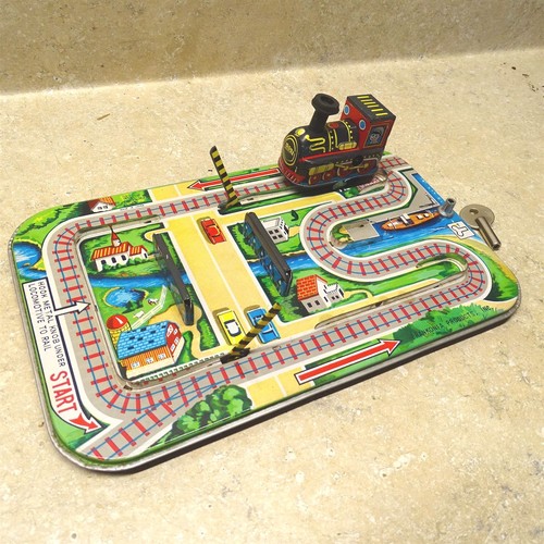 Vintage T.P.S Japan Mechanical Cross Road Wind-Up Train Set With Box, Works - Picture 6 of 12