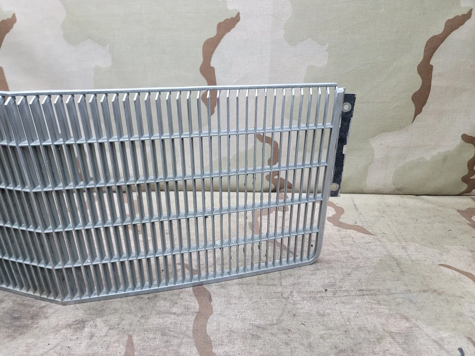 Cadillac Caddy Eldorado 1984 1985 parrilla original 1627816 fabricante original Foto 3 de 4