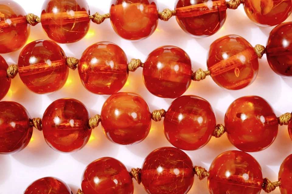 Collar de cuentas talladas ámbar chino años 1900 14 mm Foto 3 de 4