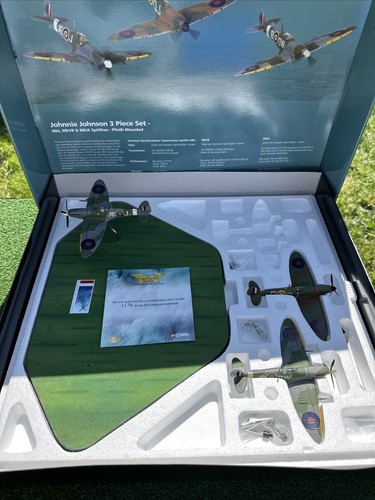 Corgi 70 Years of the Spitfire LTD Ed. AA99189 Plinth Mounted Mk.1, Mk.VB,Mk.XIX
