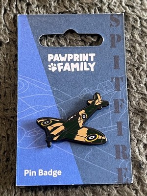 Spitfire Pin Anstecker, neu, Pawprint Family IWM, Tatton Park