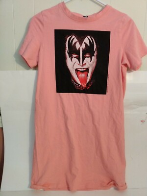2017 Kiss Catalog Ltd. Divided Girls Pink Long Shirt With Gene Simmons  pic.size4 | eBay