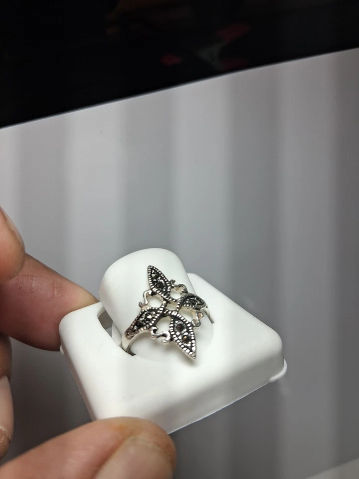 Anillo de Nudo de Bruja en Plata Mexicana925 Marquesita Silver Ring Size 8 - Image 4 of 4