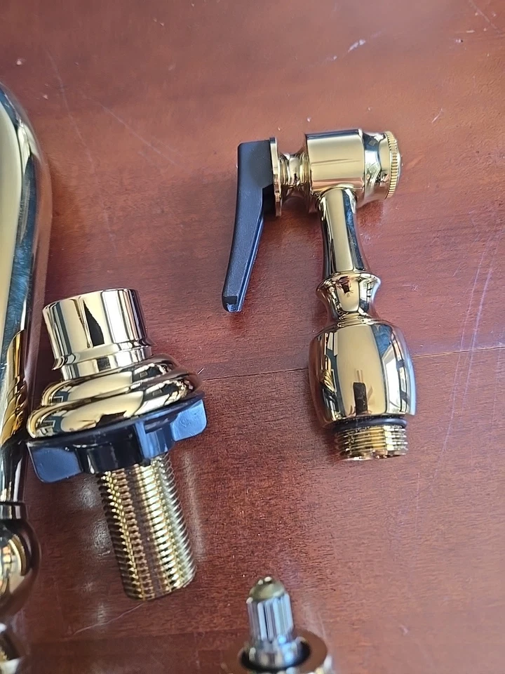 Grifo de cocina Kingston Tudor de latón con rociador latón pulido incompleto/piezas Foto 3 de 4