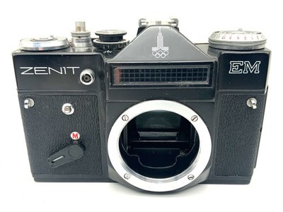 KMZ Zenit EM SLR Olympia 35mm Spiegelreflexkamera analog Body Gehäuse (M42)