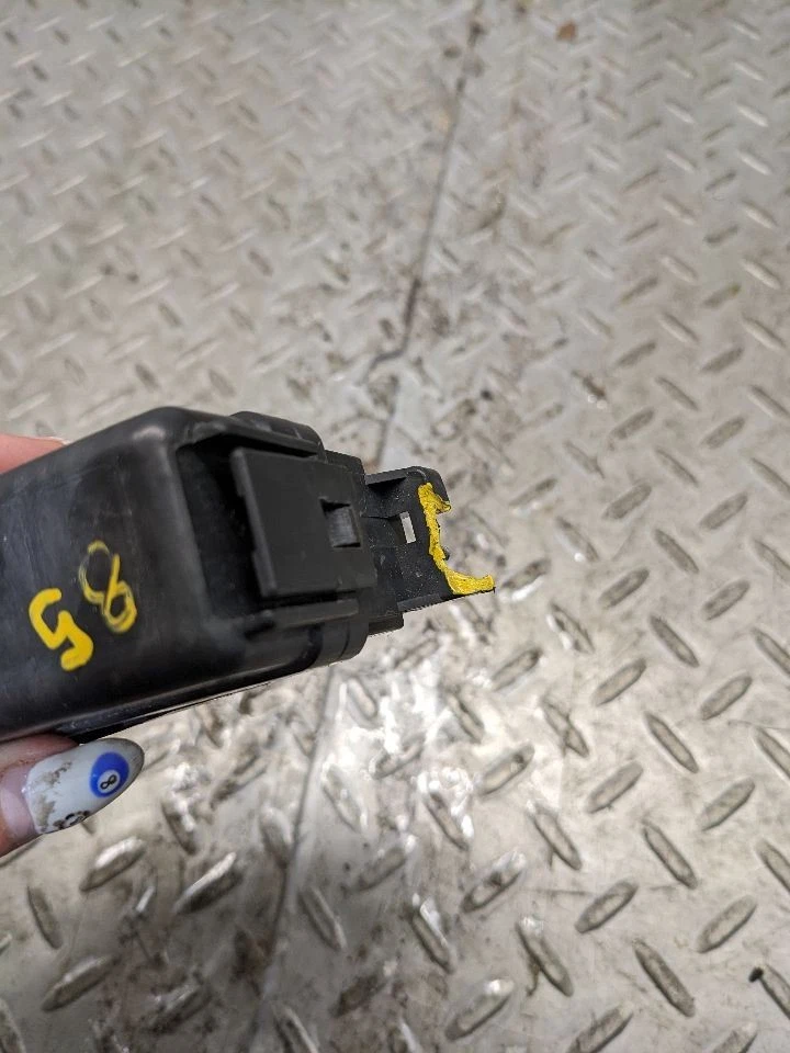 MAIN FUSE BOX 80 AMP 30 AMP MAZDA B2000 B2200 B2600i 1986-1993 Genuine O 1174102 - Image 4 of 4