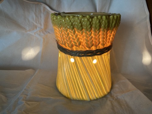 Scentsy Grateful Harvest Full Size Premium Warmer with Bulb Retired - Picture 2 of 13