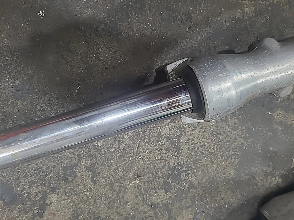 Juego de suspensiones horquillas delanteras izquierda y derecha Honda VF750C V45 Magna 1982-1983 Foto 4 de 4