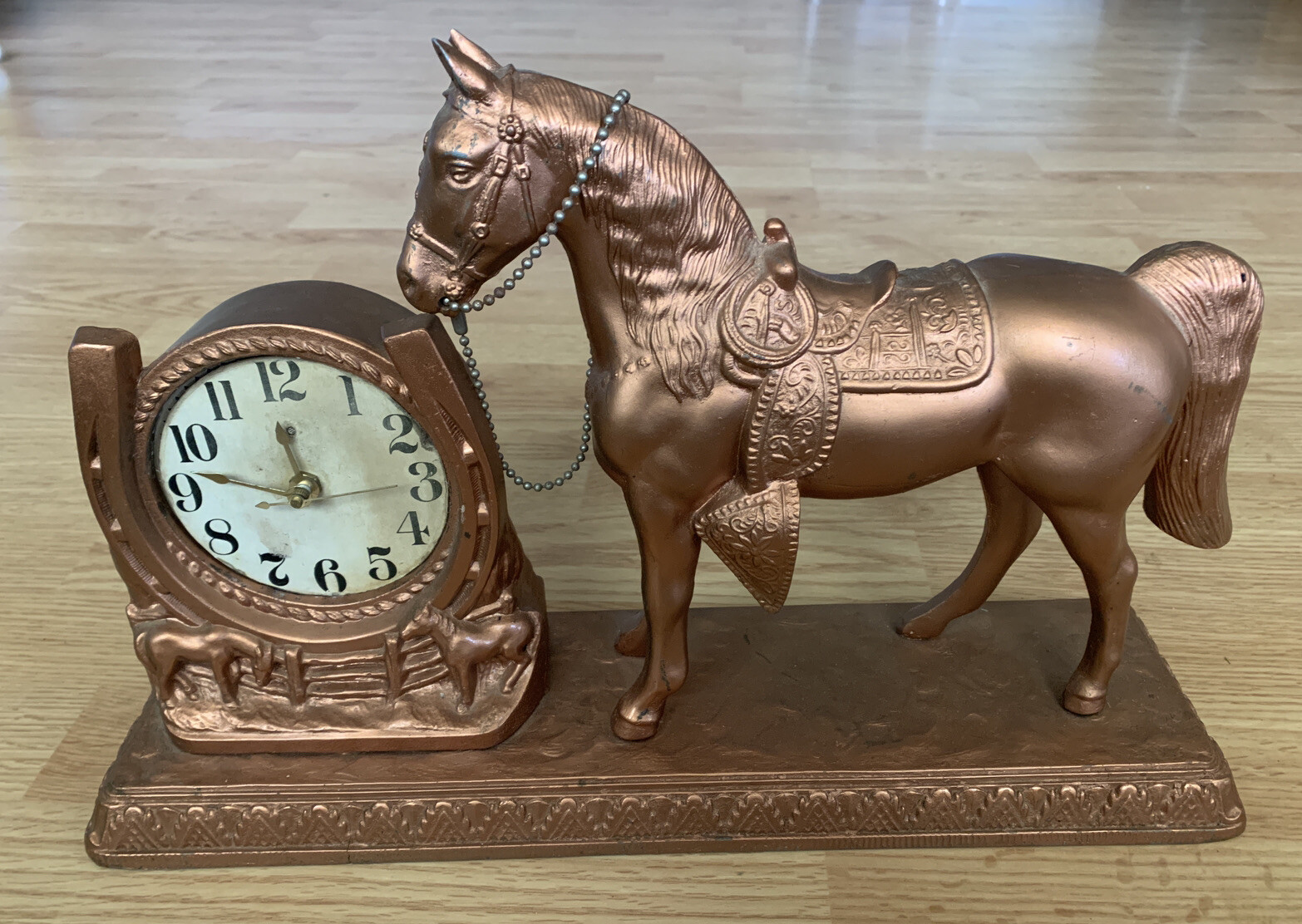 Vintage Horseshoe Horse Battery Operated Mantel Clock Works and Keeps Time
