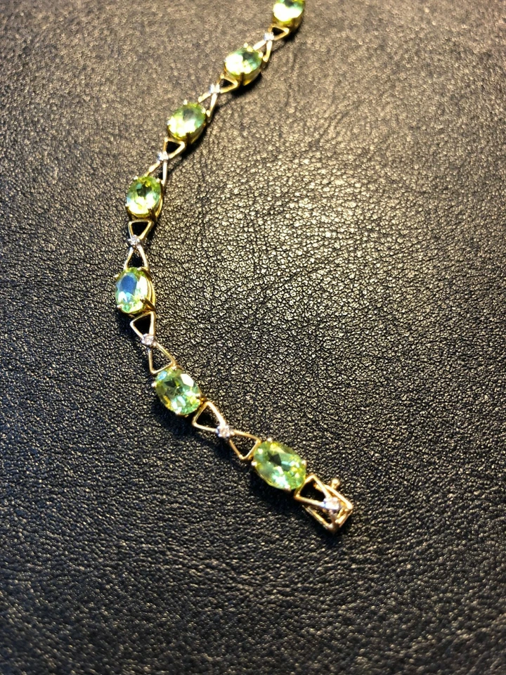 14K Yellow Gold bracelet with Diamonds and Peridot gemstones - Image 2 of 3