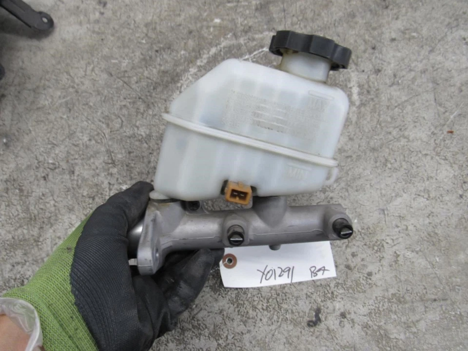 2010 2016 Hyundai Genesis coupe brake master cylinder fluid oil reservoir OEM - Image 3 of 4