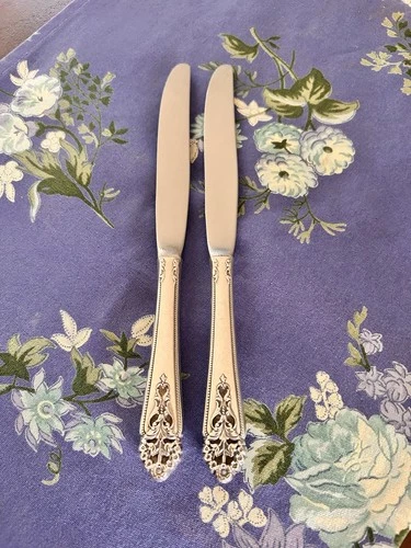 2 Modern Hollow Dinner Knives Queen's Lace Sterling 1949 International 9 1/4"
