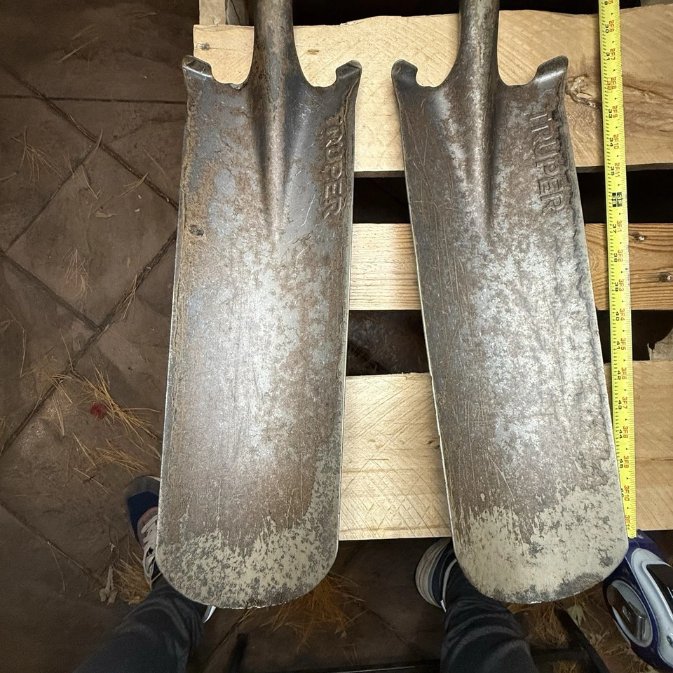 Pair of Truper PRO Trenching Shovels Heavy Duty 4” Narrow Blade Wood D Handle - Image 2 of 4