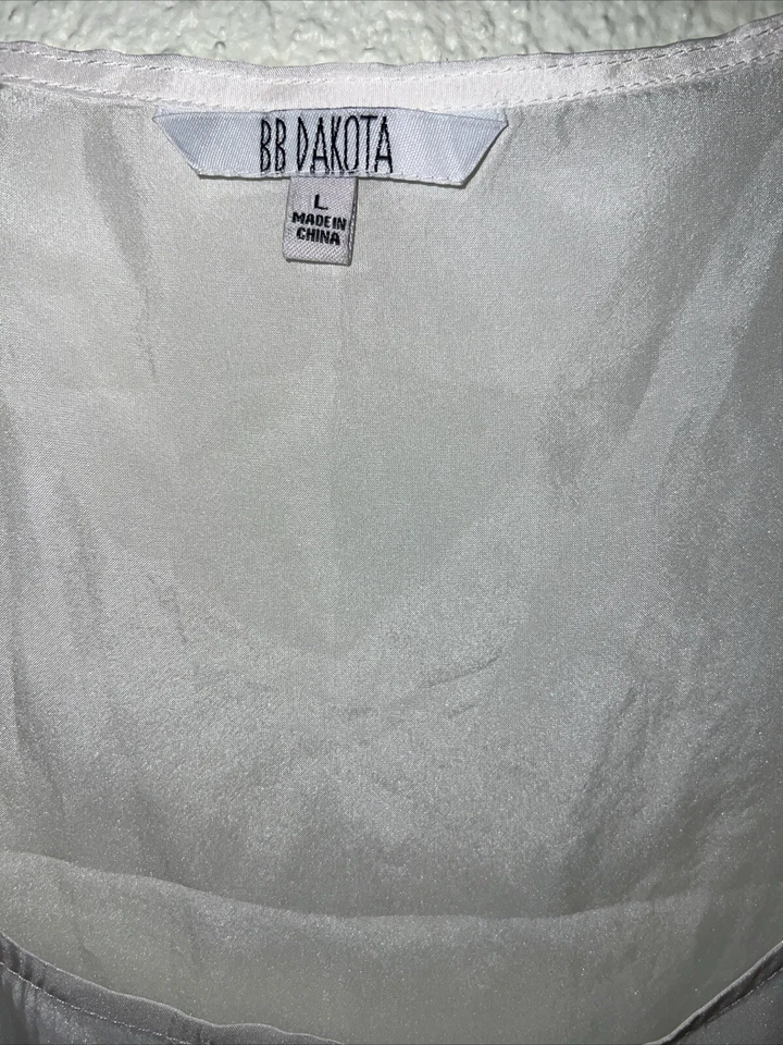 Camiseta sin mangas BB Dakota para mujer talla L de seda blanca con un bolsillo. Foto 3 de 4