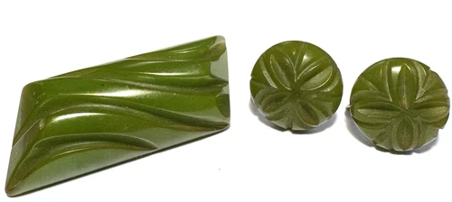 Vintage Jewelry Set Brooch Pin Screw Back Earrings Green Carved Bakelite 2