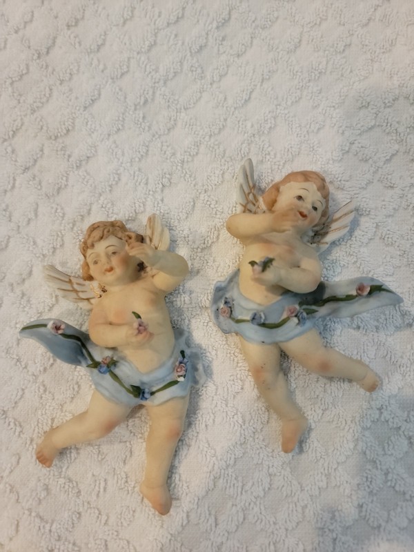 Vintage pair of porcelain cherubs,5 x 3 inches,1960's,hand painted,made in Japan
