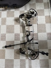 Mathews Triax 70lb 29” Draw RH Compound Bow Mathews Archery Right Hand