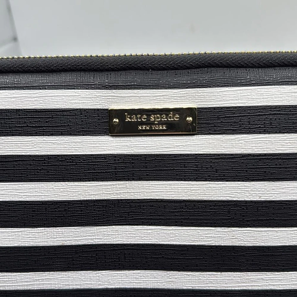 Kate Spade Estuche Acolchado para Laptop Bolso Negro Blanco Rayas Manga con Cremallera Foto 3 de 4