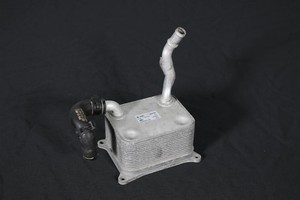 079117015A Ölkühler Kühler Audi RS4 8E 8K S5 8T A8 4E Q7 4L VW Touareq 7L 7P 4.2