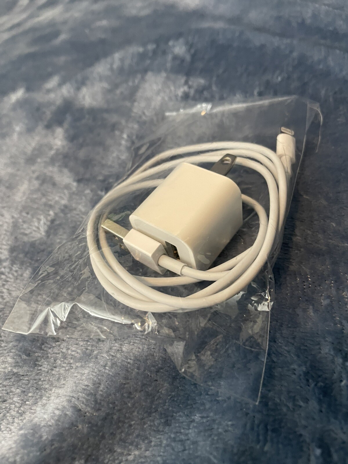 Apple USB charger With Lightning Cable Bundle-image