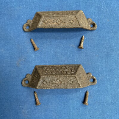 Iron Cabinet Pull, has decorative Fleur de Lis ends