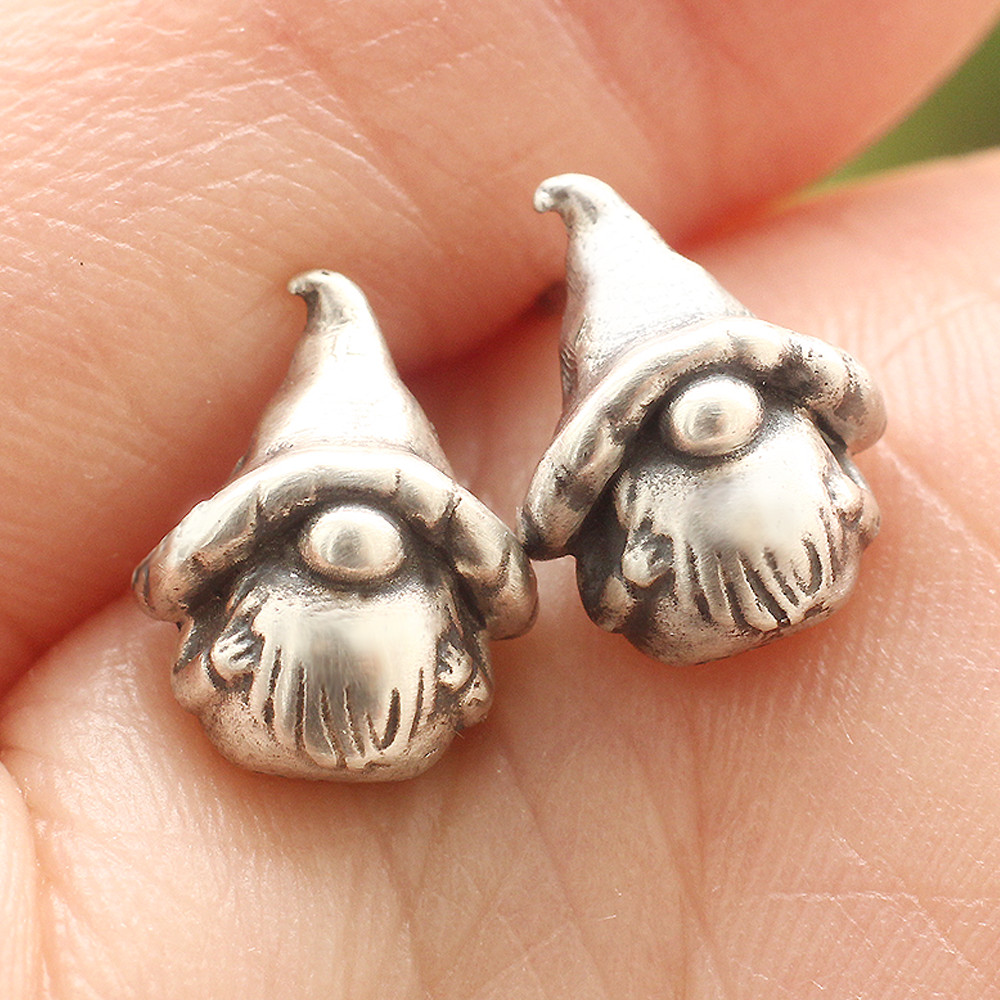 Pendiente de tachuelas de plata esterlina 925 único hecho a mano gnome pequeño enano