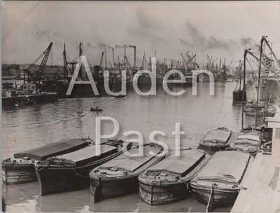 Ostarm Hafen Lastkähne und Kräne Echtfoto 100x76mm