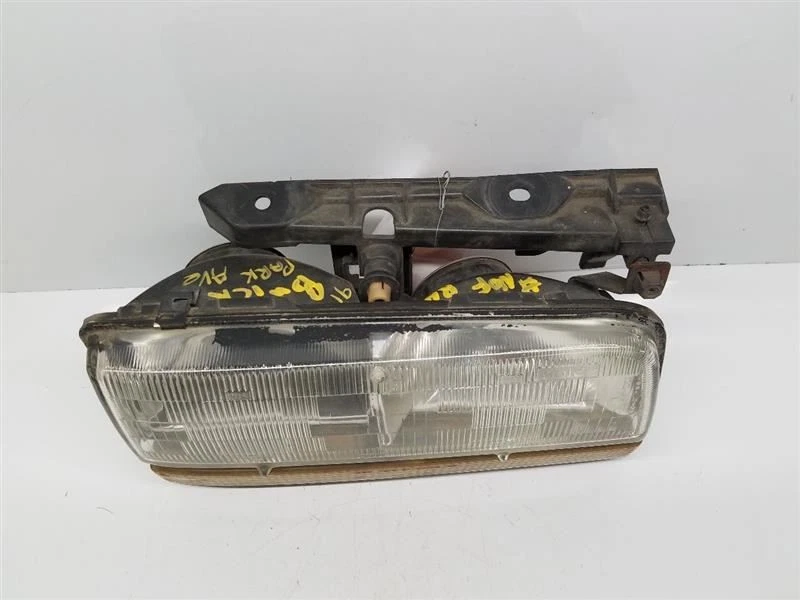 Passenger Right Headlight With Black Edge Fits 92-93 Buick Lesabre OEM - Image 3 of 4