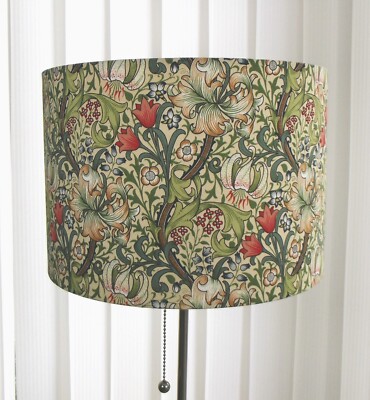 William Morris Lampenschirm Handarbeit aus goldenem Lilie Stoff