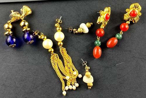 LOT* 4 pairs of Vintage Earrings Costume Jewelry, AVON, Nice Colors Dangle jm