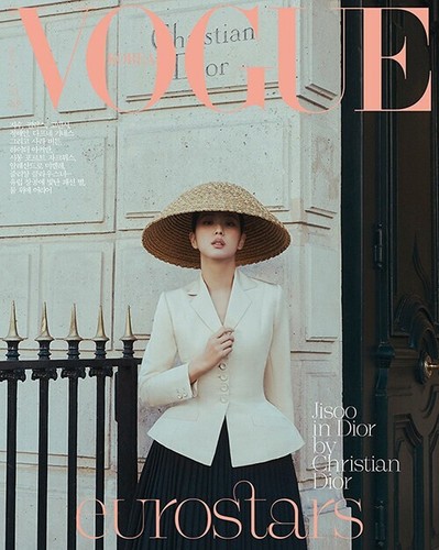 JISOO BLACKPINK VOGUE Korea 2025 04 April Magazine Edition KPOP COVER - Picture 10 of 20