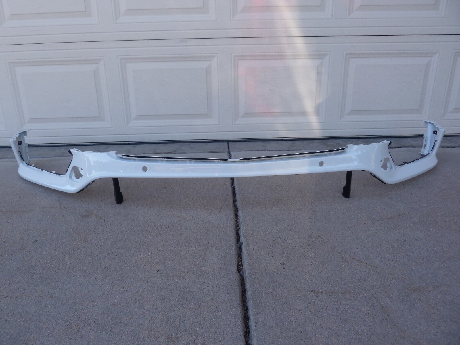 2016-2019 Bentley BENTAYGA FRONT UPPER BUMPER TOP SECTION OEM