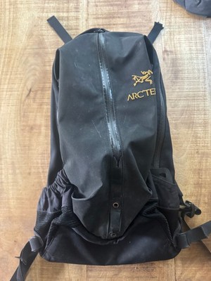 Arc'teryx Arro 22 Backpack Fall 2015 Black / 24K Gold Used